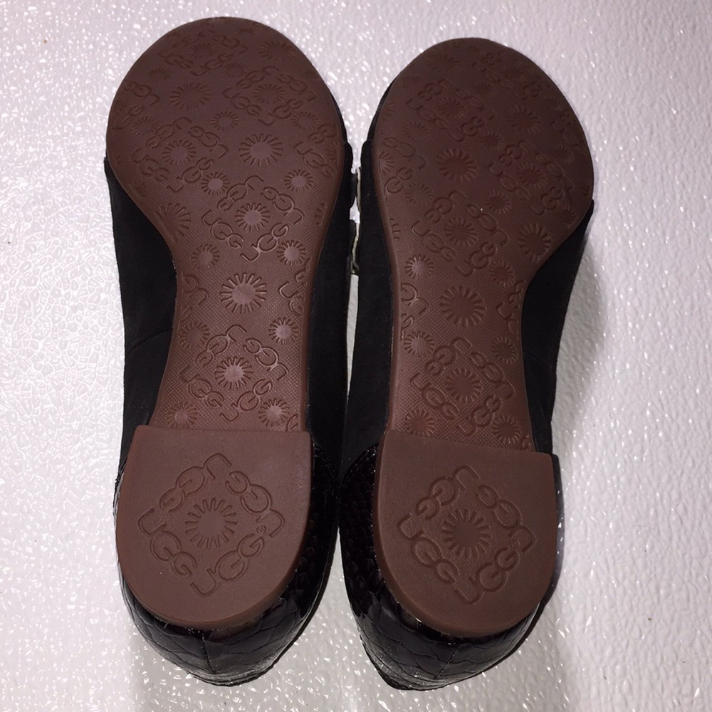 Ugg Size 7 - image 8